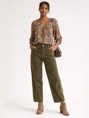 20. Democracy • $88 USD High Waist Barrel Leg Corduroy Pants W17”-19” R10” I27”